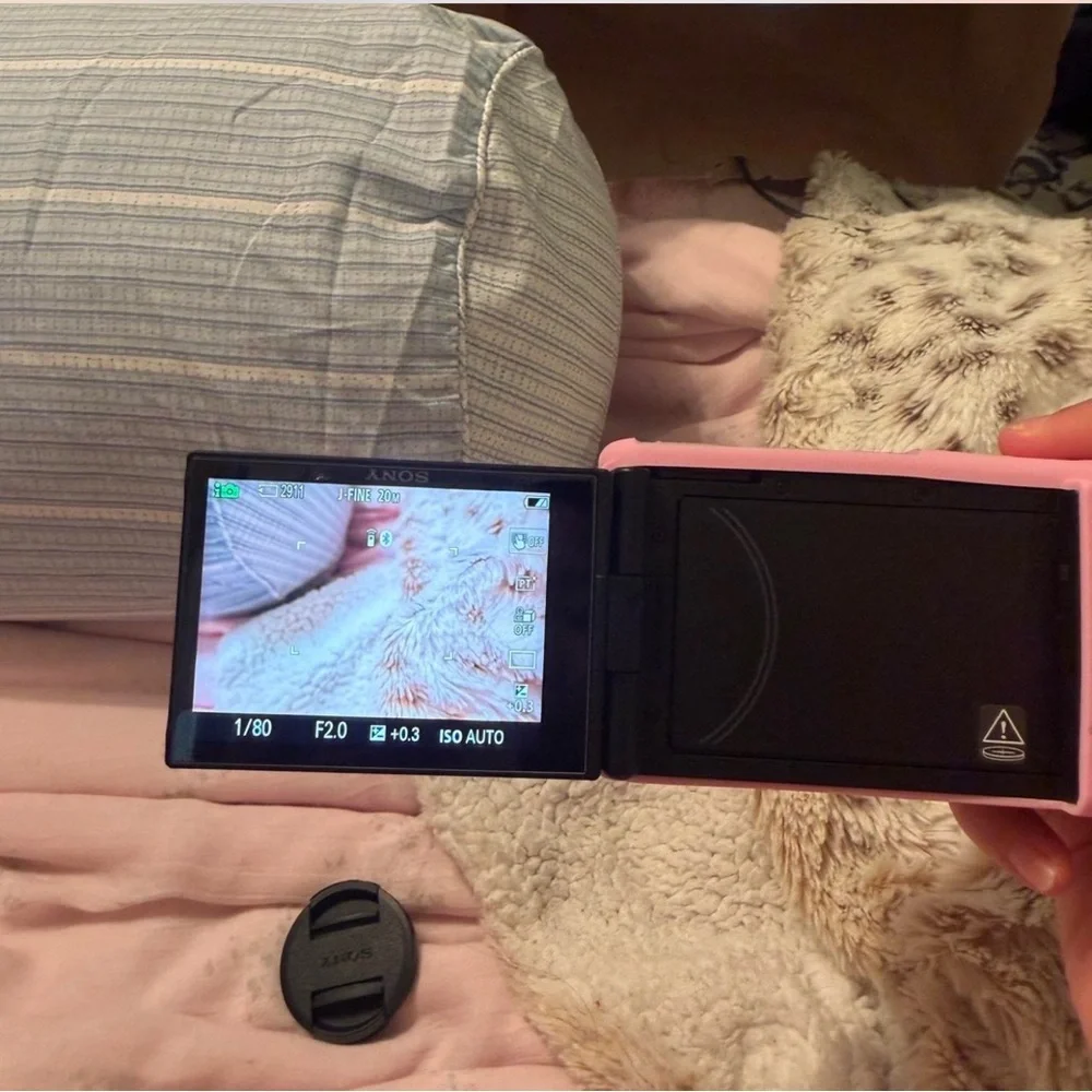 Sony zv-1f camera! Comes with case, screen protector, charger, and lens cover.